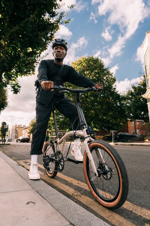 duke riding a brompton g ine bike through London