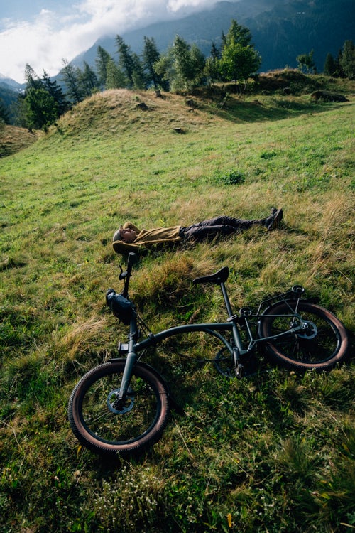brompton g line bike on a grassy hill