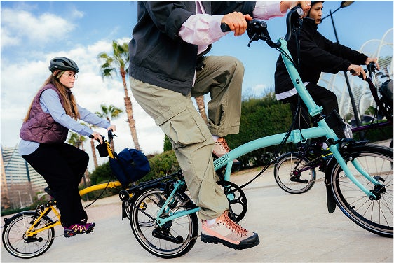 Gros plan sur les cadres colorés de la Ligne C en mouvement