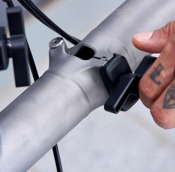 close up of t line brompton self aligning hinge clamp